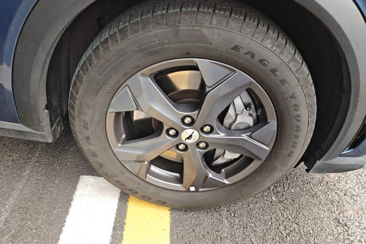 Used Ford Mustang Mach-E 2021 Leap Edition Rear-Drive Version (Standard Range) Right Front Wheel Hub