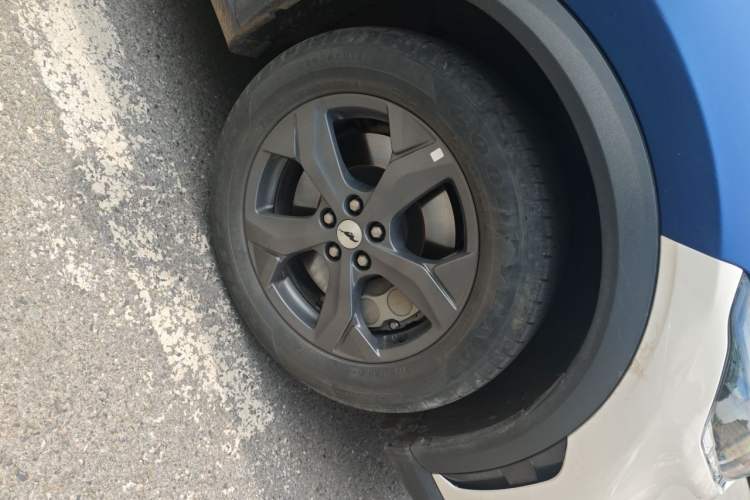 Used Ford Mustang Mach-E 2021 Leap Edition Rear-Drive Version (Standard Range) Right Front Wheel Hub