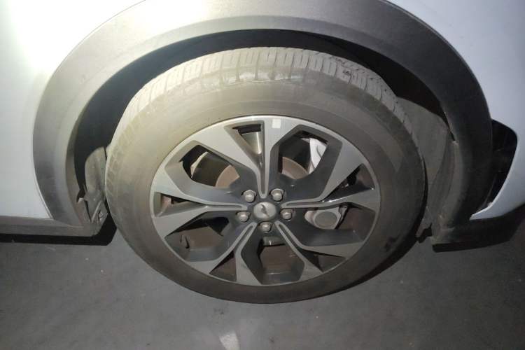 Used Ford Mustang Mach-E 2021 Leap Edition Rear-Drive Version (Standard Range) Right Front Wheel Hub
