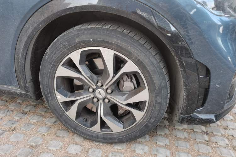 Used Ford Mustang Mach-E 2021 AION Y Plus Rear-Drive Luxury Edition (Long Range) Right Front Wheel Hub
