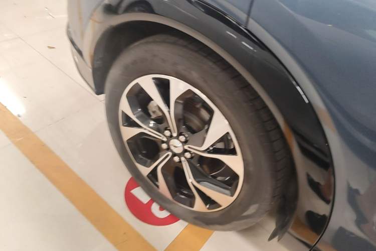 Used Ford Mustang Mach-E 2021 AION Y Plus Rear-Drive Luxury Edition (Long Range) Right Rear Wheel Hub
