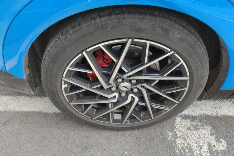 Used Ford Mustang Mach-E 2021 GT Model Right Rear Wheel Hub