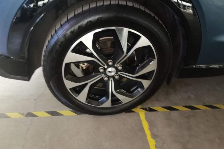 Used Ford Mustang Mach-E 2021 AION Y Plus Rear-Drive Luxury Edition (Long Range) Right Rear Wheel Hub