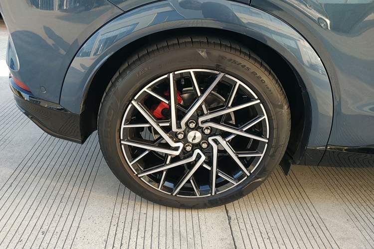 Used Ford Mustang Mach-E 2021 GT Model Right Rear Wheel Hub