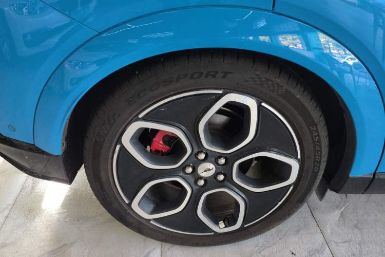 Used Ford Mustang Mach-E 2021 GT Model Right Rear Wheel Hub
