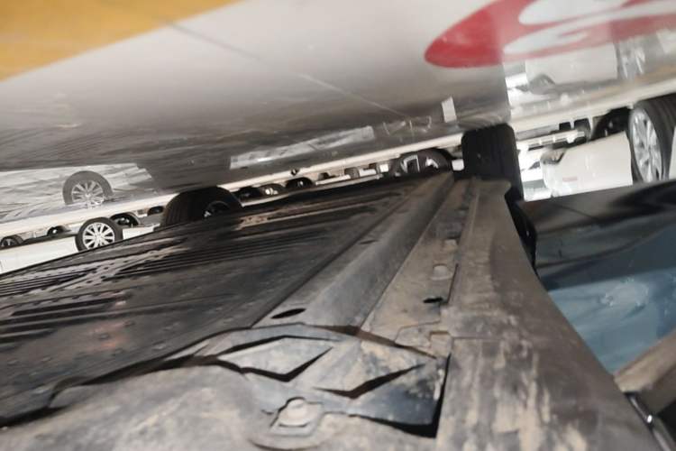 Used Ford Mustang Mach-E 2021 AION Y Plus Rear-Drive Luxury Edition (Long Range) Right Side Sill