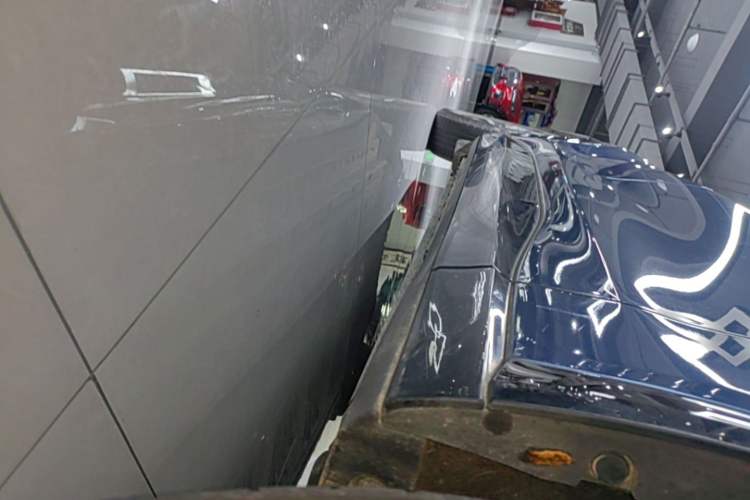 Used Ford Mustang Mach-E 2021 AION Y Plus Rear-Drive Luxury Edition (Long Range) Right Side Sill