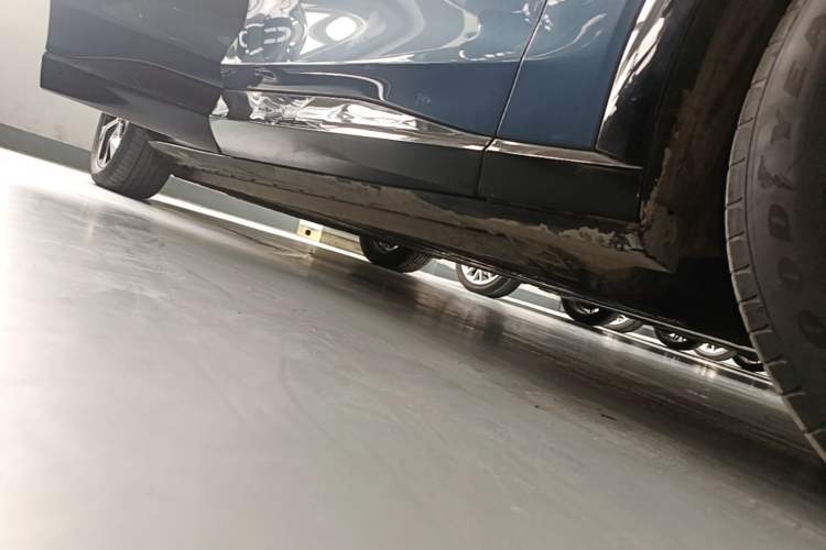 Used Ford Mustang Mach-E 2021 AION Y Plus Rear-Drive Luxury Edition (Long Range) Right Side Sill