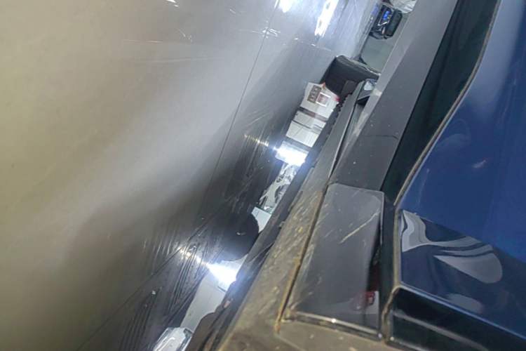 Used Ford Mustang Mach-E 2021 AION Y Plus Rear-Drive Luxury Edition (Long Range) Right Side Sill