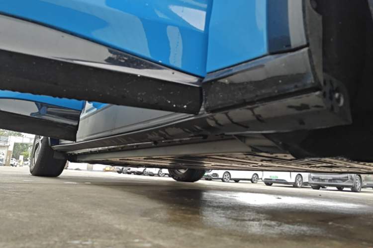 Used Ford Mustang Mach-E 2021 AION Y Plus Rear-Drive Luxury Edition (Long Range) Right Side Sill