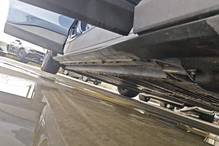 Used Ford Mustang Mach-E 2021 Leap Edition Rear-Drive Version (Standard Range) Right Side Sill