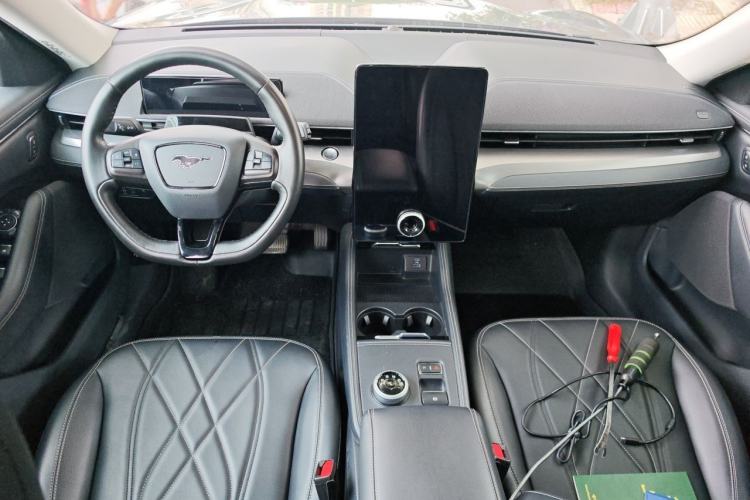 Used Ford Mustang Mach-E 2021 Leap Edition Rear-Drive Version (Standard Range) Center Console