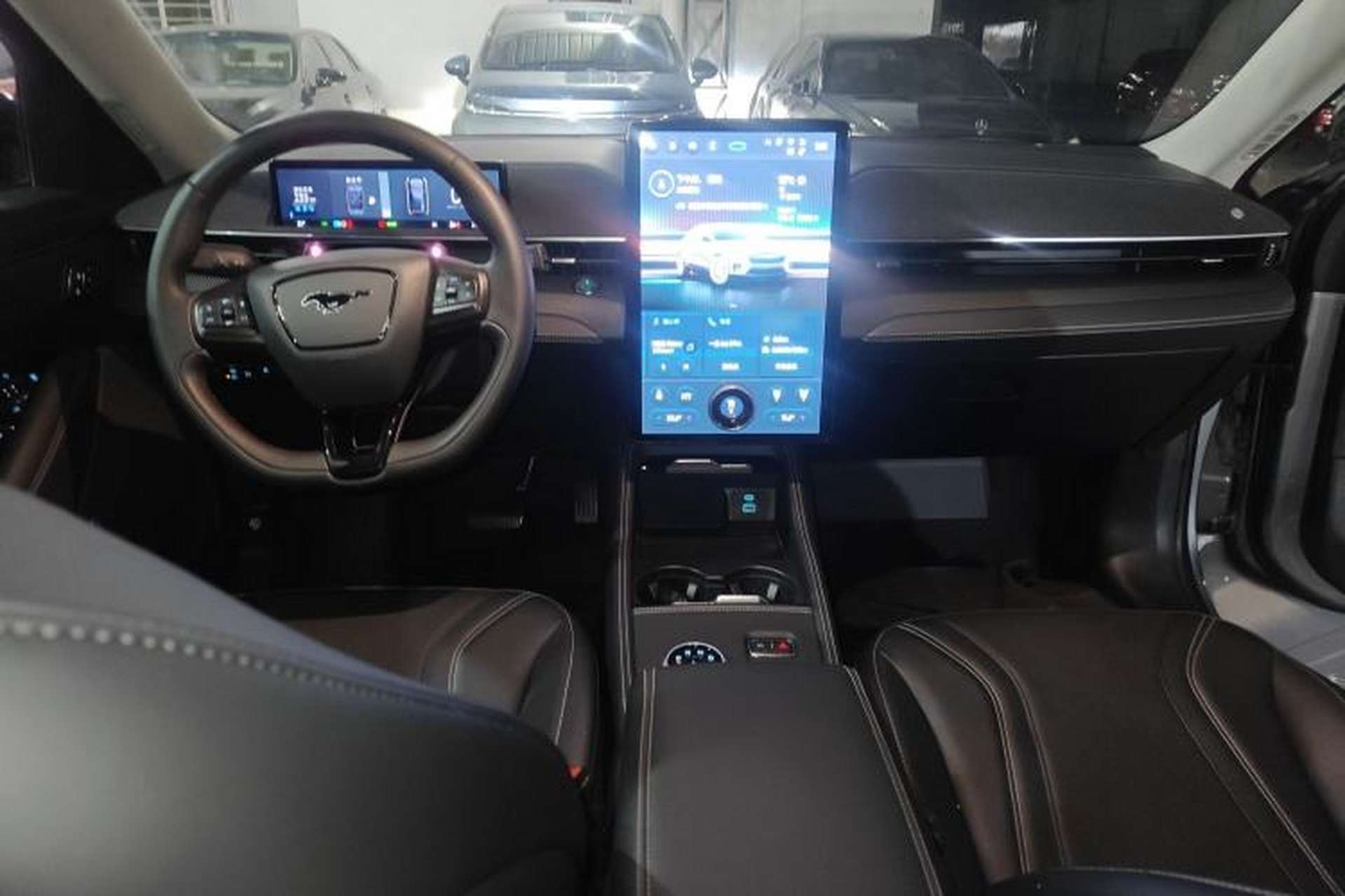 Used Ford Mustang Mach-E 2021 AION Y Plus Rear-Drive Luxury Edition (Long Range) Center Console