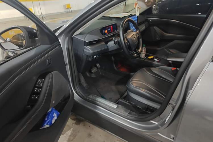 Used Ford Mustang Mach-E 2021 AION Y Plus Rear-Drive Luxury Edition (Long Range) Driver Seat