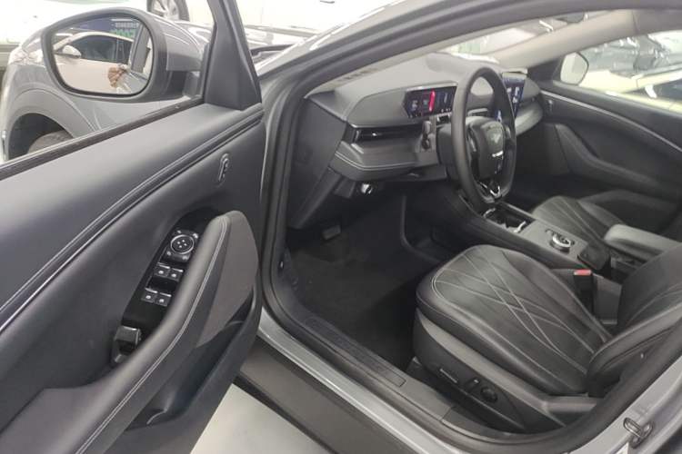 Used Ford Mustang Mach-E 2021 Leap Edition Rear-Drive Version (Standard Range) Driver Seat