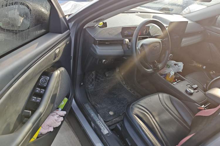 Used Ford Mustang Mach-E 2021 AION Y Plus Rear-Drive Luxury Edition (Long Range) Driver Seat