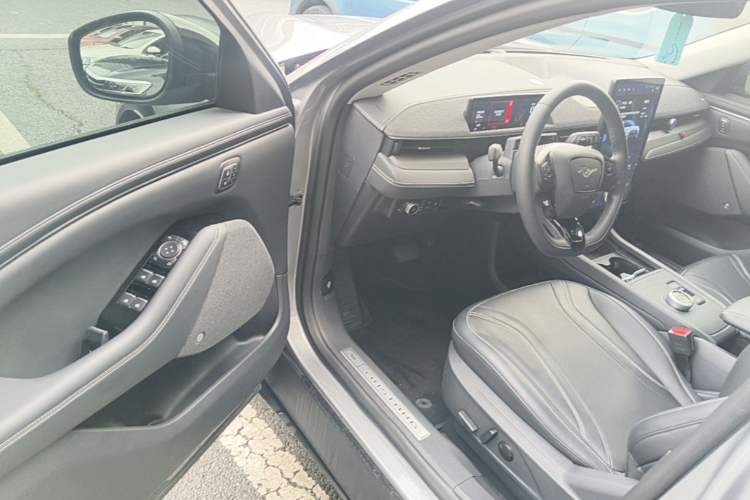 Used Ford Mustang Mach-E 2021 AION Y Plus Rear-Drive Luxury Edition (Long Range) Driver Seat