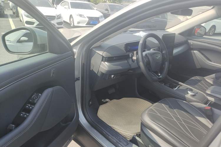 Used Ford Mustang Mach-E 2021 Leap Edition Rear-Drive Version (Standard Range) Driver Seat