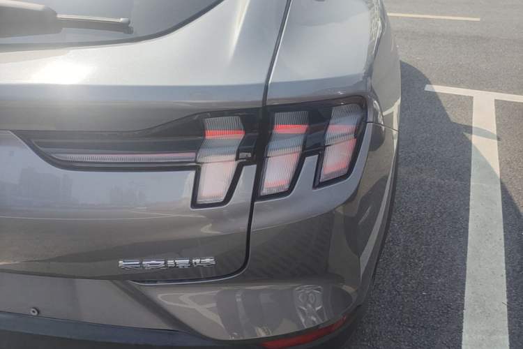 Used Ford Mustang Mach-E 2021 Leap Edition Rear-Drive Version (Standard Range) Exterior 3