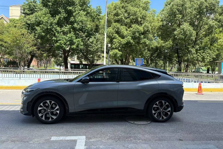 Used Ford Mustang Mach-E 2021 AION Y Plus Rear-Drive Luxury Edition (Long Range) Exterior 8