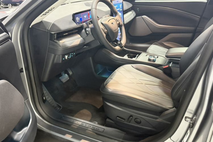 Used Ford Mustang Mach-E 2021 Leap Edition Rear-Drive Version (Standard Range) Interior 4