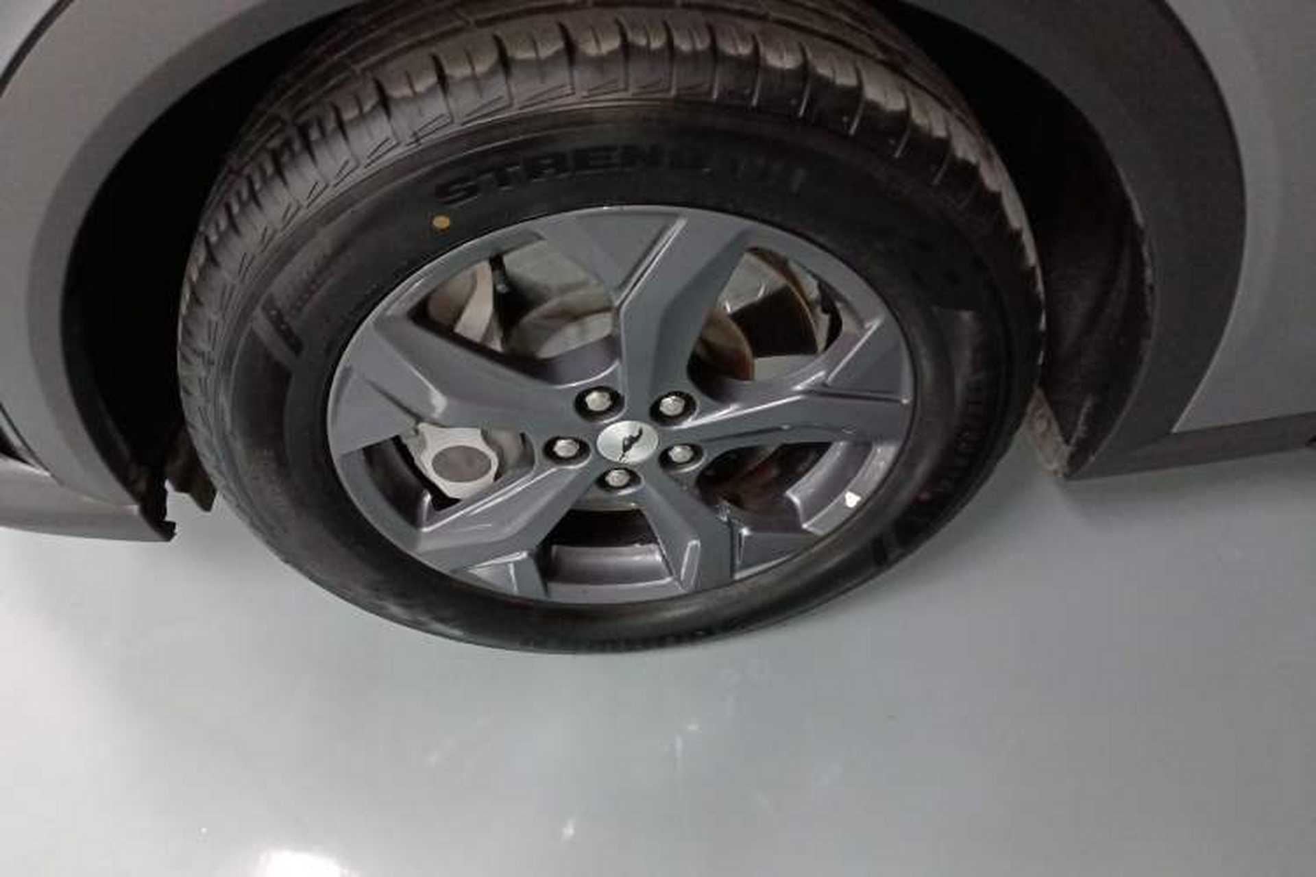 Used Ford Mustang Mach-E 2021 Leap Edition Rear-Drive Version (Standard Range) Left Front Wheel Hub