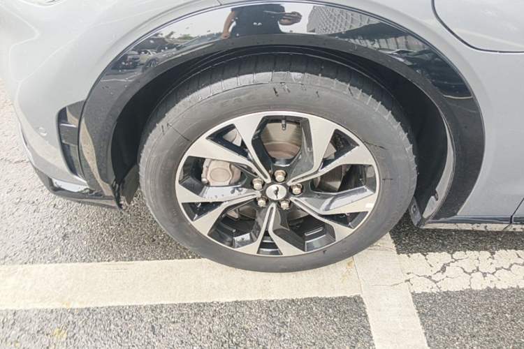 Used Ford Mustang Mach-E 2021 AION Y Plus Rear-Drive Luxury Edition (Long Range) Left Front Wheel Hub