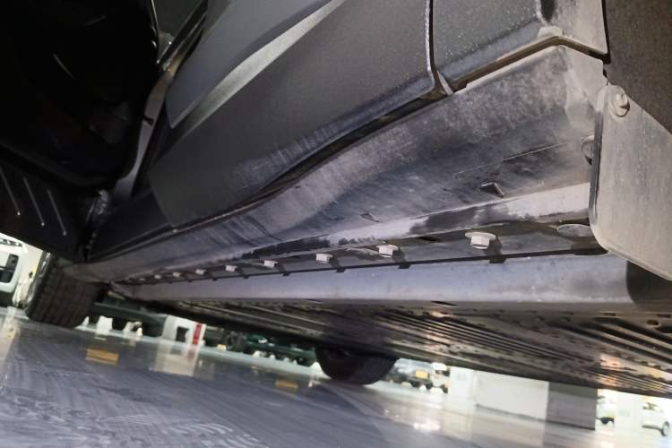 Used Ford Mustang Mach-E 2021 Leap Edition Rear-Drive Version (Standard Range) Left Side Sill