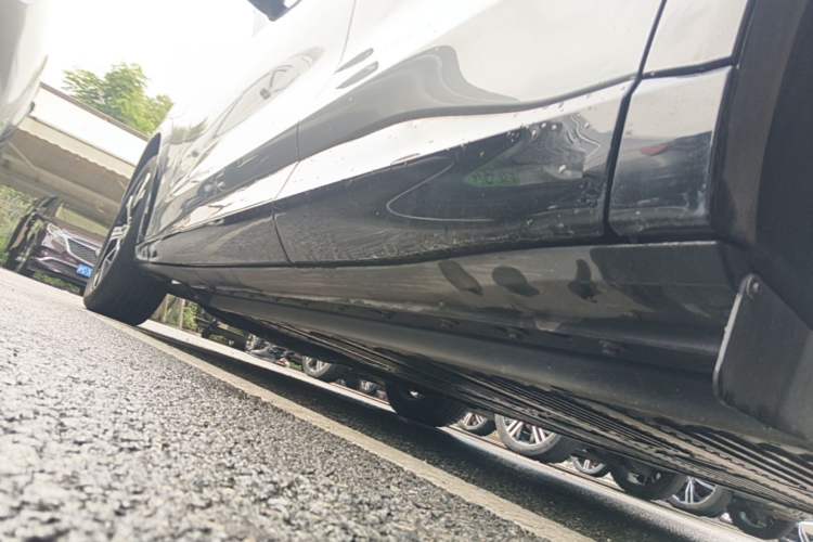 Used Ford Mustang Mach-E 2021 AION Y Plus Rear-Drive Luxury Edition (Long Range) Left Side Sill