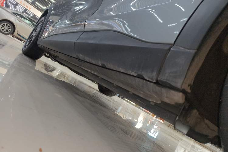 Used Ford Mustang Mach-E 2021 Leap Edition Rear-Drive Version (Standard Range) Left Side Sill