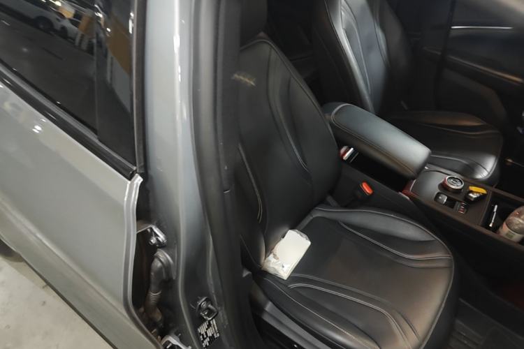 Used Ford Mustang Mach-E 2021 AION Y Plus Rear-Drive Luxury Edition (Long Range) Right Front Seat