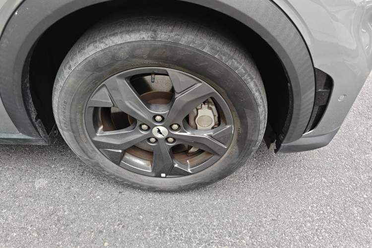 Used Ford Mustang Mach-E 2021 Leap Edition Rear-Drive Version (Standard Range) Right Front Wheel Hub