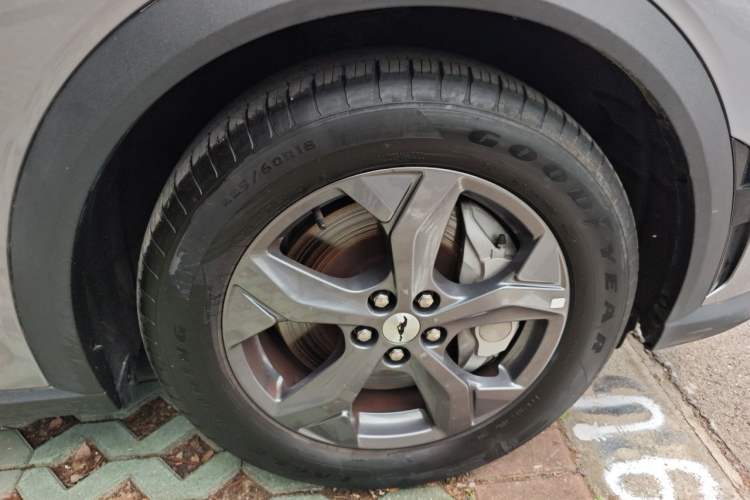 Used Ford Mustang Mach-E 2021 Leap Edition Rear-Drive Version (Standard Range) Right Front Wheel Hub