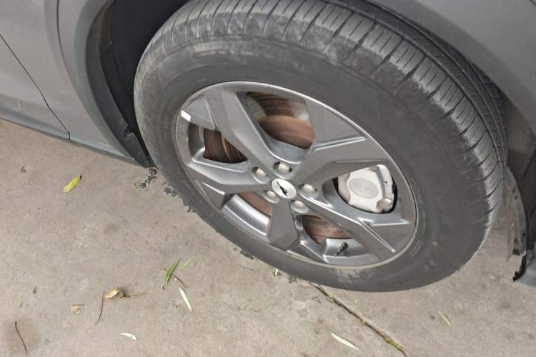 Used Ford Mustang Mach-E 2021 Leap Edition Rear-Drive Version (Standard Range) Right Front Wheel Hub