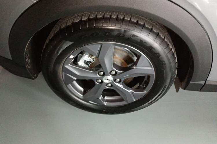 Used Ford Mustang Mach-E 2021 Leap Edition Rear-Drive Version (Standard Range) Right Rear Wheel Hub