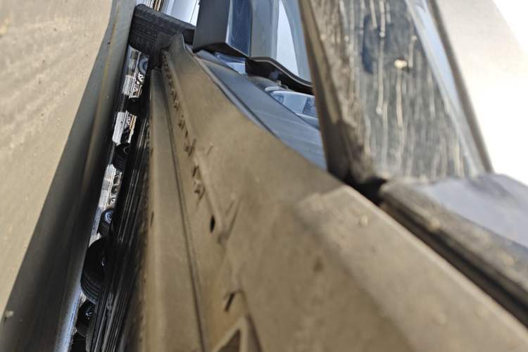 Used Ford Mustang Mach-E 2021 AION Y Plus Rear-Drive Luxury Edition (Long Range) Right Side Sill