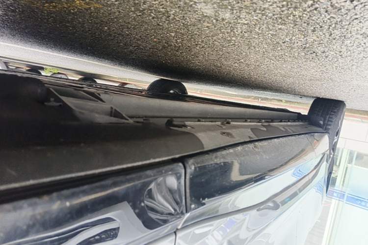Used Ford Mustang Mach-E 2021 AION Y Plus Rear-Drive Luxury Edition (Long Range) Right Side Sill