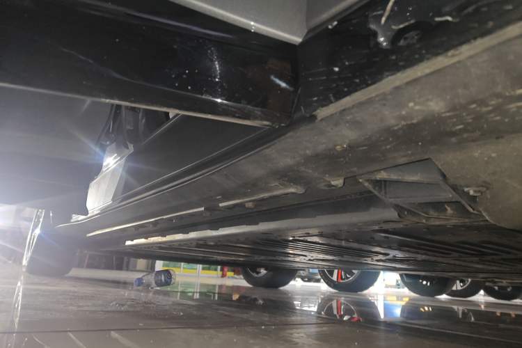 Used Ford Mustang Mach-E 2021 AION Y Plus Rear-Drive Luxury Edition (Long Range) Right Side Sill