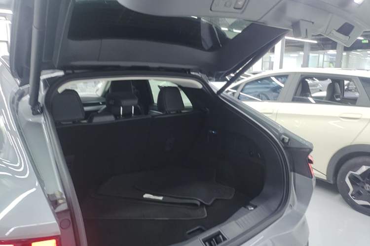 Used Ford Mustang Mach-E 2021 Leap Edition Rear-Drive Version (Standard Range) Trunk