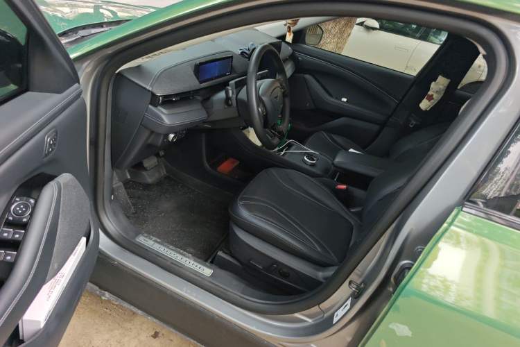 Used Ford Mustang Mach-E 2021 AION Y Plus Rear-Drive Luxury Edition (Long Range) Driver Seat