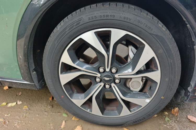 Used Ford Mustang Mach-E 2021 AION Y Plus Rear-Drive Luxury Edition (Long Range) Right Front Wheel Hub