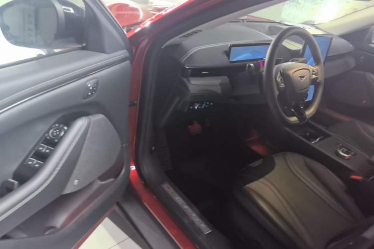 Used Ford Mustang Mach-E 2021 AION Y Plus Rear-Drive Luxury Edition (Long Range) Driver Seat