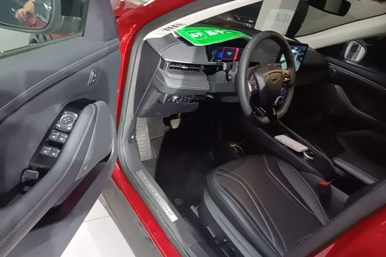 Used Ford Mustang Mach-E 2021 AION Y Plus Rear-Drive Luxury Edition (Long Range) Driver Seat