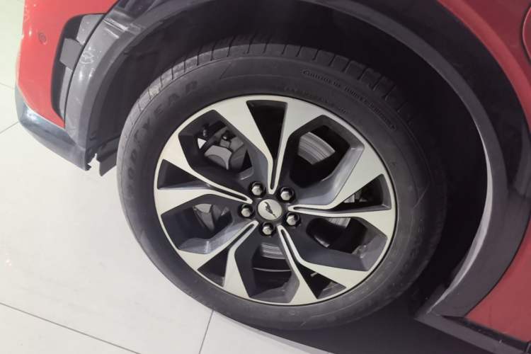 Used Ford Mustang Mach-E 2021 AION Y Plus Rear-Drive Luxury Edition (Long Range) Left Front Wheel Hub