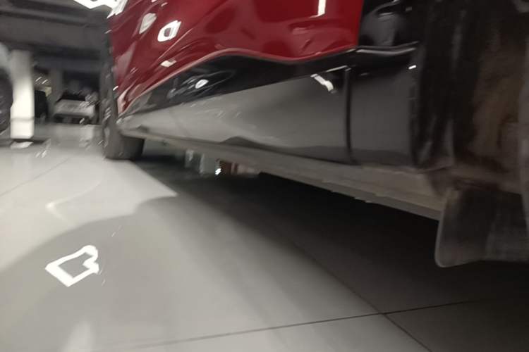 Used Ford Mustang Mach-E 2021 AION Y Plus Rear-Drive Luxury Edition (Long Range) Left Side Sill
