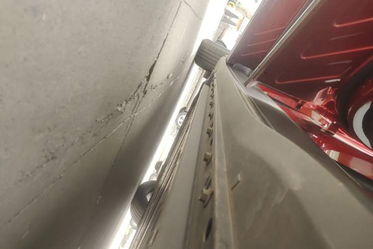 Used Ford Mustang Mach-E 2021 AION Y Plus Rear-Drive Luxury Edition (Long Range) Left Side Sill