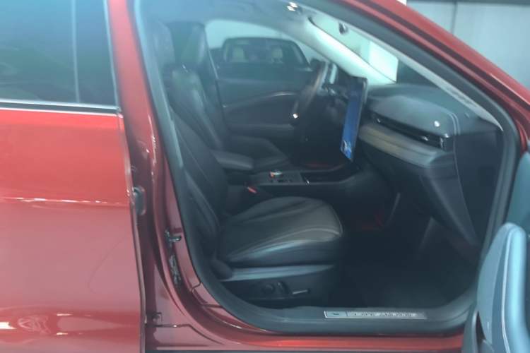 Used Ford Mustang Mach-E 2021 AION Y Plus Rear-Drive Luxury Edition (Long Range) Right Front Seat