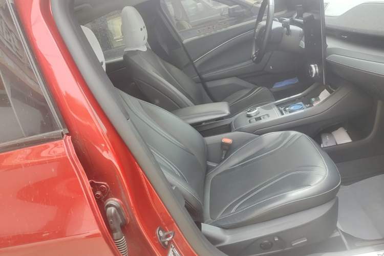 Used Ford Mustang Mach-E 2021 AION Y Plus Rear-Drive Luxury Edition (Long Range) Right Front Seat