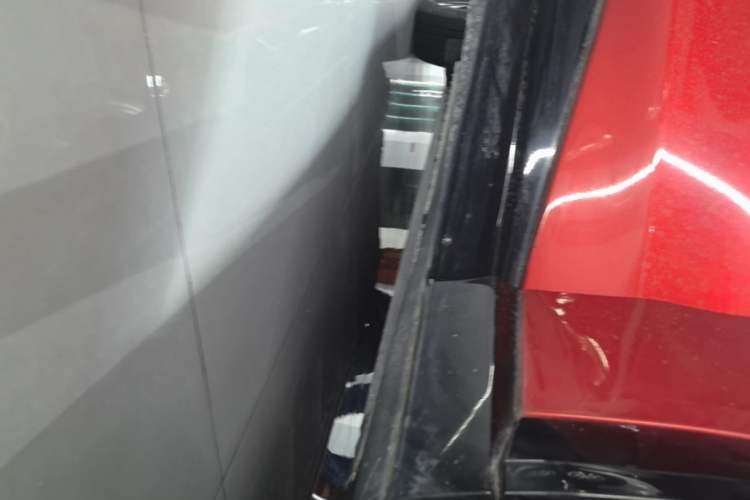 Used Ford Mustang Mach-E 2021 AION Y Plus Rear-Drive Luxury Edition (Long Range) Right Side Sill