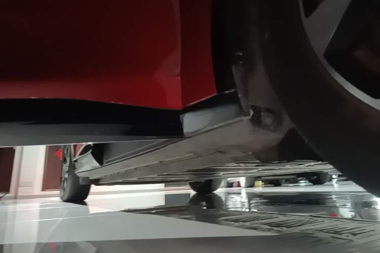Used Ford Mustang Mach-E 2021 AION Y Plus Rear-Drive Luxury Edition (Long Range) Right Side Sill
